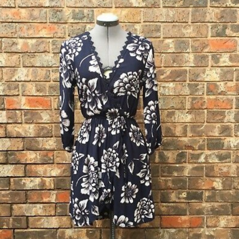 Band of Gypsies | Floral Faux Wrap Dress - Picture 4 of 8